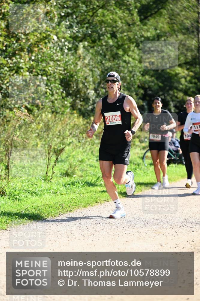 27.09.2026 - 35. Volkslauf durch das schöne Alstertal Dr. Thomas Lammeyer http://msf.ph/oto/10578899 27.09.2026 12:04:43 Laufen 2056, 1049, 111, 104 meine-sportfotos.de