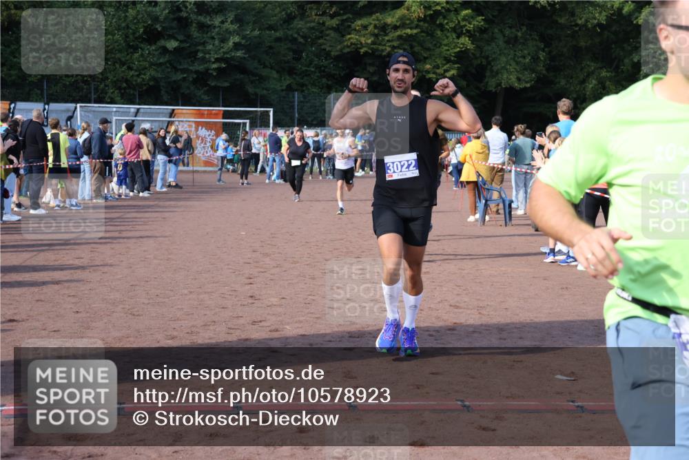 27.09.2026 - 35. Volkslauf durch das schöne Alstertal Strokosch-Dieckow http://msf.ph/oto/10578923 27.09.2026 11:19:30 Ziel 1401, 3022, 3150, 3164, 3345, 3346 meine-sportfotos.de