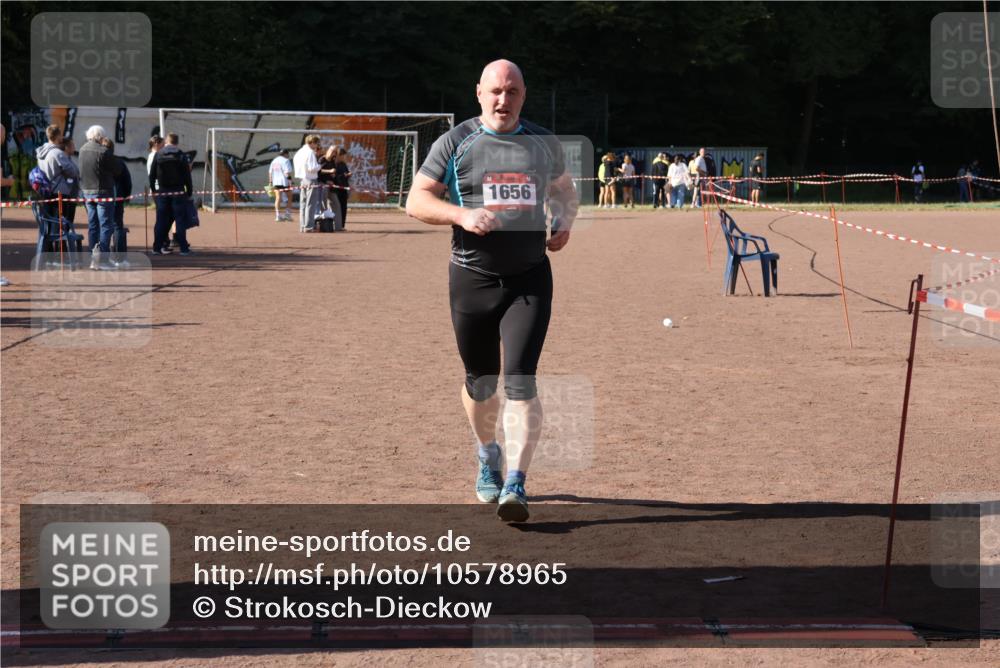 27.09.2026 - 35. Volkslauf durch das schöne Alstertal Strokosch-Dieckow http://msf.ph/oto/10578965 27.09.2026 12:46:01 Ziel 1656 meine-sportfotos.de