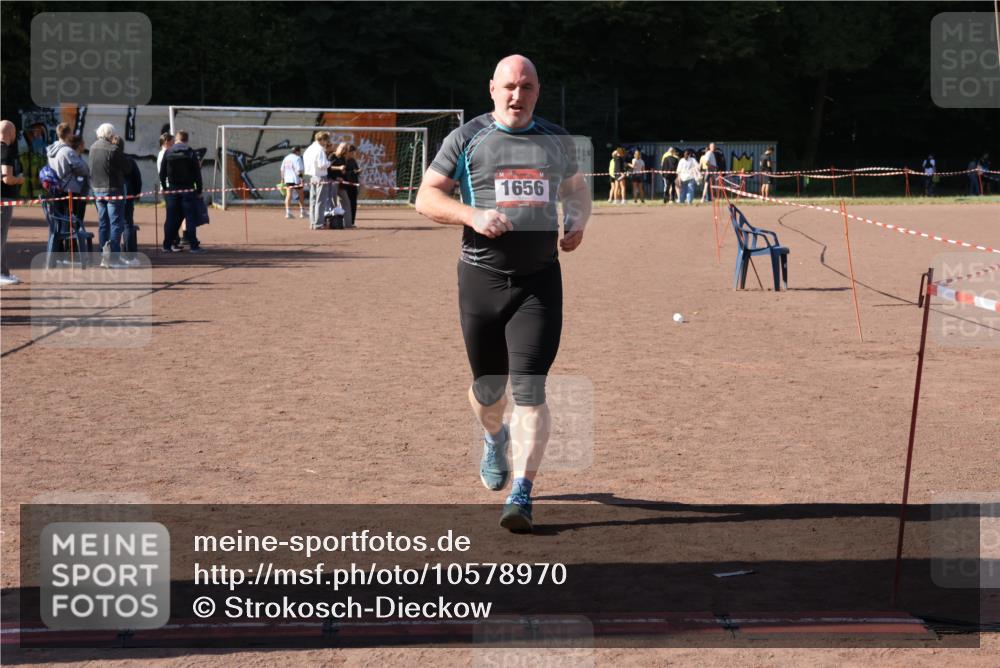 27.09.2026 - 35. Volkslauf durch das schöne Alstertal Strokosch-Dieckow http://msf.ph/oto/10578970 27.09.2026 12:46:01 Ziel 1656 meine-sportfotos.de