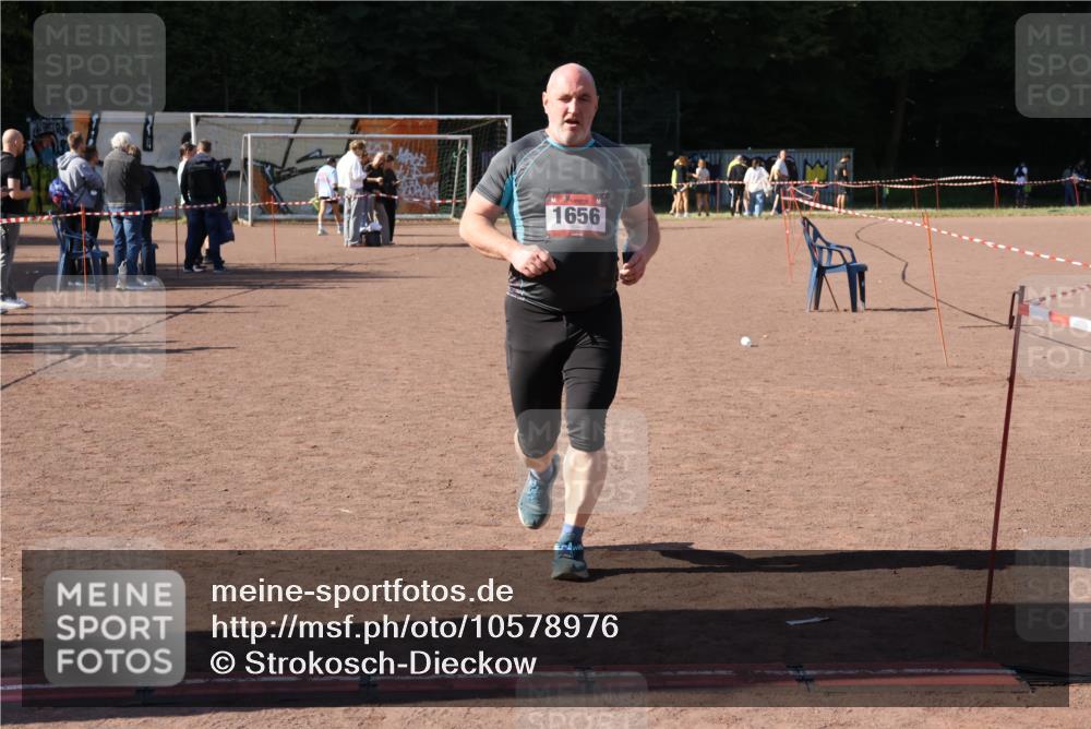 27.09.2026 - 35. Volkslauf durch das schöne Alstertal Strokosch-Dieckow http://msf.ph/oto/10578976 27.09.2026 12:46:01 Ziel 1656 meine-sportfotos.de