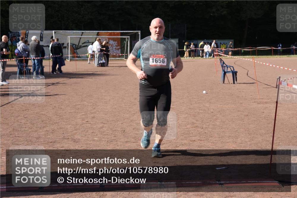 27.09.2026 - 35. Volkslauf durch das schöne Alstertal Strokosch-Dieckow http://msf.ph/oto/10578980 27.09.2026 12:46:01 Ziel 1656 meine-sportfotos.de
