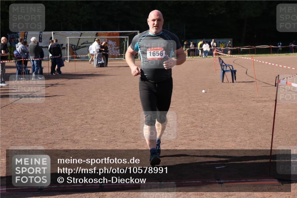 27.09.2026 - 35. Volkslauf durch das schöne Alstertal Strokosch-Dieckow http://msf.ph/oto/10578991 27.09.2026 12:46:01 Ziel 1656 meine-sportfotos.de