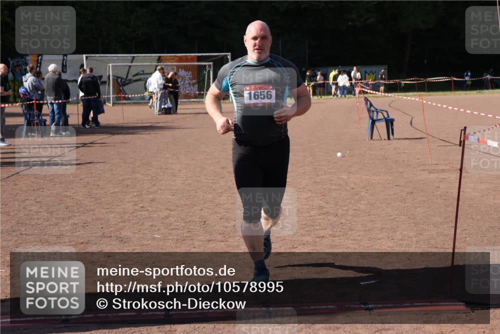 27.09.2026 - 35. Volkslauf durch das schöne Alstertal Strokosch-Dieckow http://msf.ph/oto/10578995 27.09.2026 12:46:01 Ziel 1656 meine-sportfotos.de