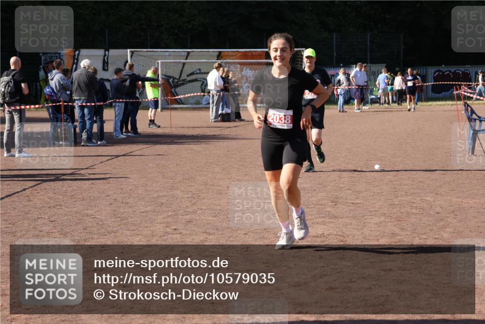27.09.2026 - 35. Volkslauf durch das schöne Alstertal Strokosch-Dieckow http://msf.ph/oto/10579035 27.09.2026 12:47:13 Ziel 2038, 2320 meine-sportfotos.de