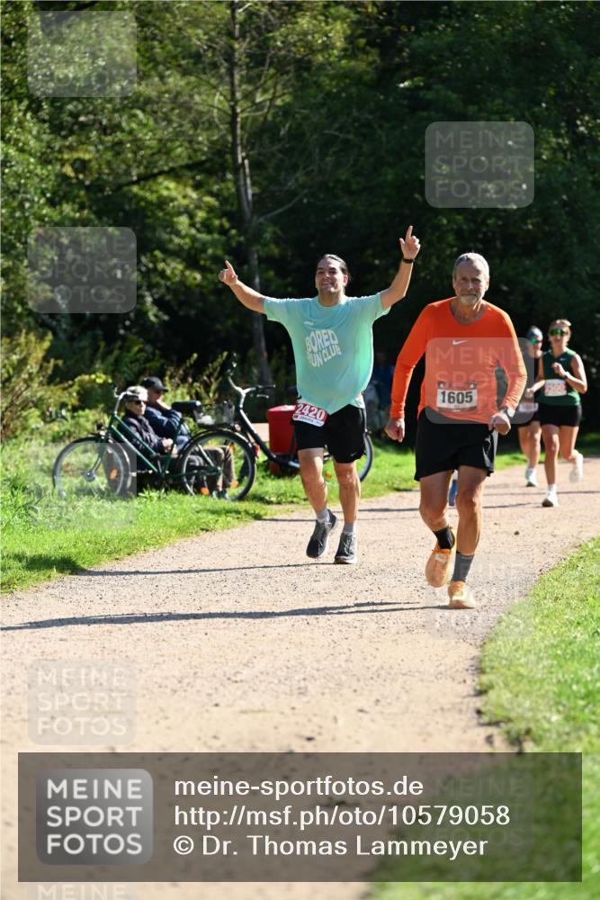 27.09.2026 - 35. Volkslauf durch das schöne Alstertal Dr. Thomas Lammeyer http://msf.ph/oto/10579058 27.09.2026 12:05:51 Laufen 2420, 2500, 1605 meine-sportfotos.de