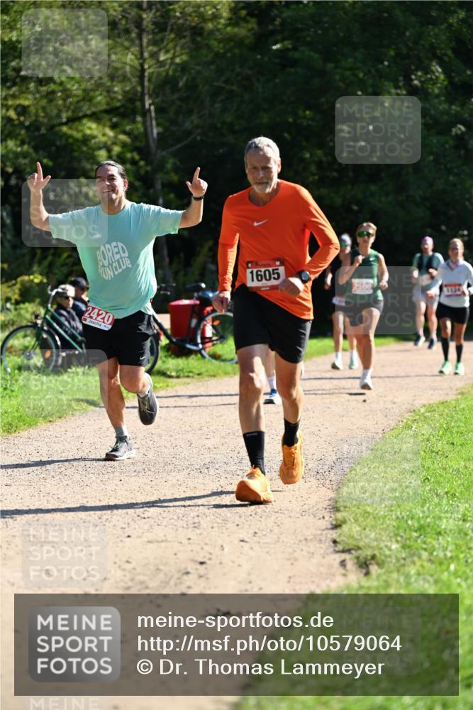 27.09.2026 - 35. Volkslauf durch das schöne Alstertal Dr. Thomas Lammeyer http://msf.ph/oto/10579064 27.09.2026 12:05:52 Laufen 1605, 2420 meine-sportfotos.de