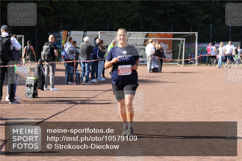 27.09.2026 - 35. Volkslauf durch das schöne Alstertal Strokosch-Dieckow http://msf.ph/oto/10579109 27.09.2026 12:47:32 Ziel 2088 meine-sportfotos.de