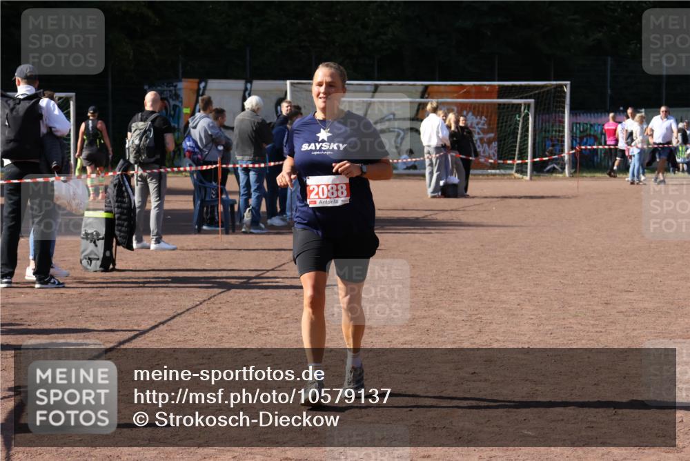27.09.2026 - 35. Volkslauf durch das schöne Alstertal Strokosch-Dieckow http://msf.ph/oto/10579137 27.09.2026 12:47:32 Ziel 2088 meine-sportfotos.de