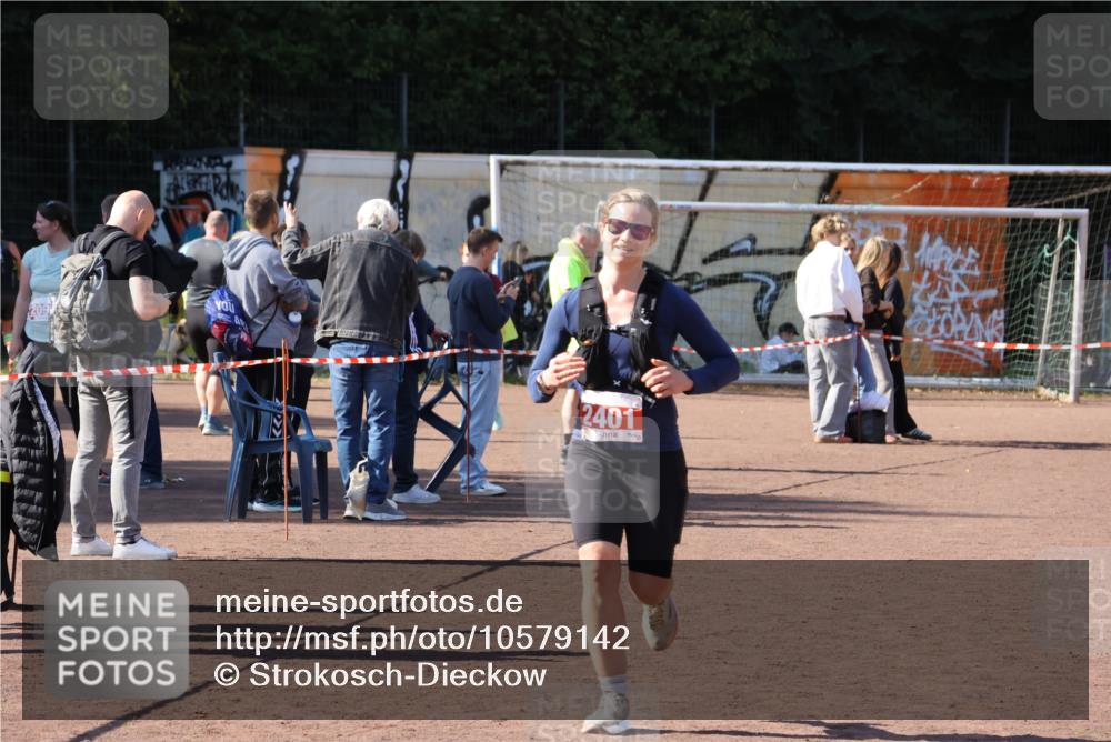 27.09.2026 - 35. Volkslauf durch das schöne Alstertal Strokosch-Dieckow http://msf.ph/oto/10579142 27.09.2026 12:47:56 Ziel 2401 meine-sportfotos.de
