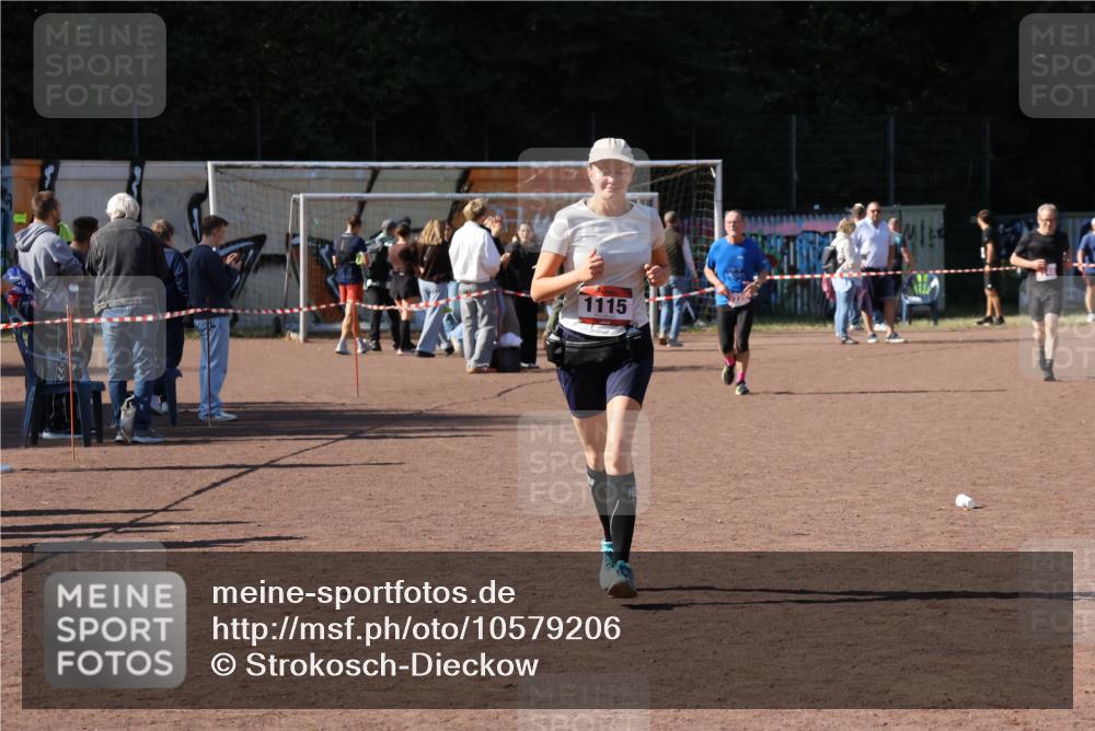 27.09.2026 - 35. Volkslauf durch das schöne Alstertal Strokosch-Dieckow http://msf.ph/oto/10579206 27.09.2026 12:48:23 Ziel 1115 meine-sportfotos.de