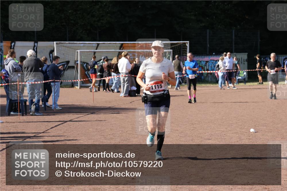 27.09.2026 - 35. Volkslauf durch das schöne Alstertal Strokosch-Dieckow http://msf.ph/oto/10579220 27.09.2026 12:48:23 Ziel 1115 meine-sportfotos.de