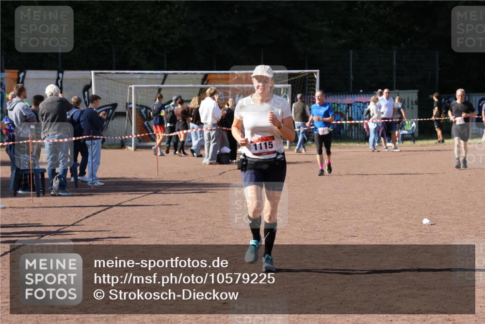 27.09.2026 - 35. Volkslauf durch das schöne Alstertal Strokosch-Dieckow http://msf.ph/oto/10579225 27.09.2026 12:48:23 Ziel 1115 meine-sportfotos.de