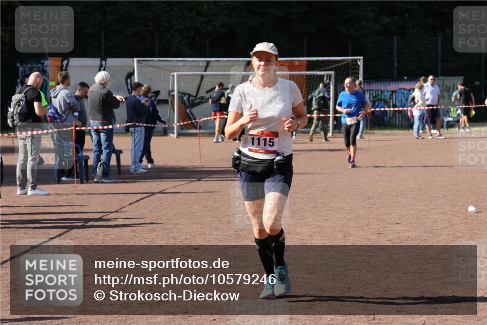 27.09.2026 - 35. Volkslauf durch das schöne Alstertal Strokosch-Dieckow http://msf.ph/oto/10579246 27.09.2026 12:48:25 Ziel 1115 meine-sportfotos.de