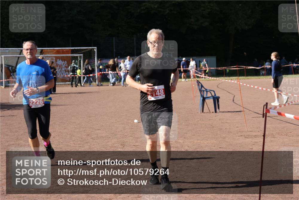 27.09.2026 - 35. Volkslauf durch das schöne Alstertal Strokosch-Dieckow http://msf.ph/oto/10579264 27.09.2026 12:48:35 Ziel 2148, 2226 meine-sportfotos.de