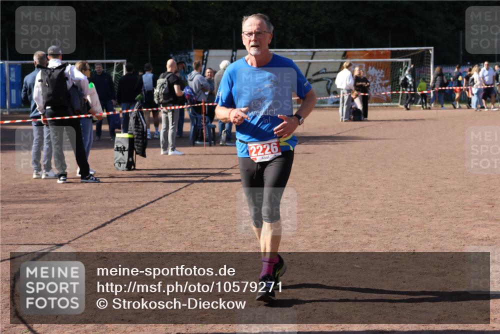 27.09.2026 - 35. Volkslauf durch das schöne Alstertal Strokosch-Dieckow http://msf.ph/oto/10579271 27.09.2026 12:48:36 Ziel 2148, 2226 meine-sportfotos.de
