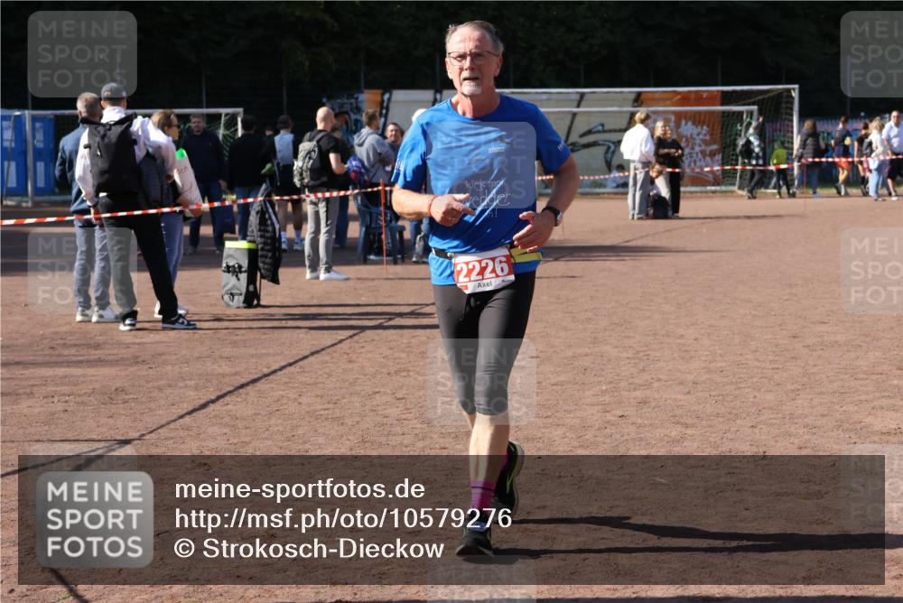 27.09.2026 - 35. Volkslauf durch das schöne Alstertal Strokosch-Dieckow http://msf.ph/oto/10579276 27.09.2026 12:48:36 Ziel 2148, 2226 meine-sportfotos.de