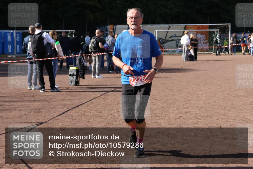 27.09.2026 - 35. Volkslauf durch das schöne Alstertal Strokosch-Dieckow http://msf.ph/oto/10579286 27.09.2026 12:48:36 Ziel 2148, 2226 meine-sportfotos.de