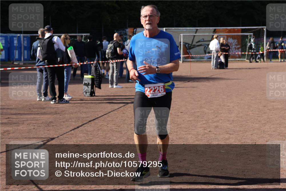 27.09.2026 - 35. Volkslauf durch das schöne Alstertal Strokosch-Dieckow http://msf.ph/oto/10579295 27.09.2026 12:48:37 Ziel 2148, 2226 meine-sportfotos.de