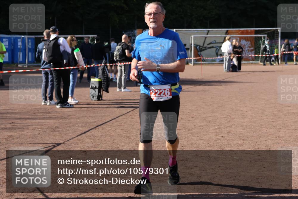 27.09.2026 - 35. Volkslauf durch das schöne Alstertal Strokosch-Dieckow http://msf.ph/oto/10579301 27.09.2026 12:48:37 Ziel 2148, 2226 meine-sportfotos.de