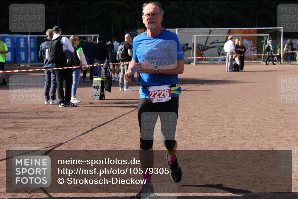 27.09.2026 - 35. Volkslauf durch das schöne Alstertal Strokosch-Dieckow http://msf.ph/oto/10579305 27.09.2026 12:48:37 Ziel 2148, 2226 meine-sportfotos.de