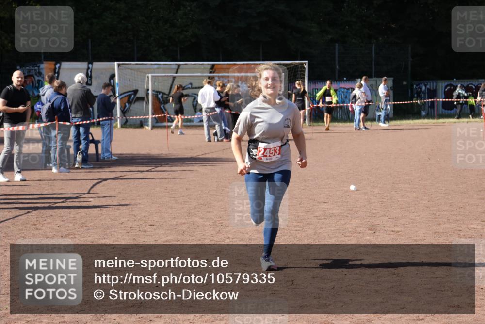 27.09.2026 - 35. Volkslauf durch das schöne Alstertal Strokosch-Dieckow http://msf.ph/oto/10579335 27.09.2026 12:49:00 Ziel 2453 meine-sportfotos.de