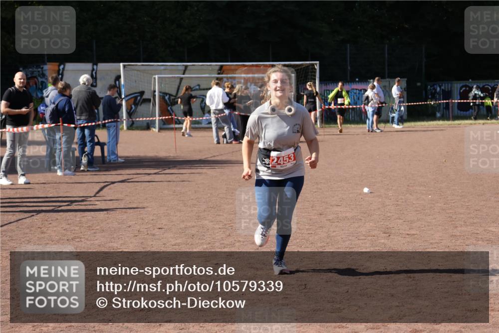 27.09.2026 - 35. Volkslauf durch das schöne Alstertal Strokosch-Dieckow http://msf.ph/oto/10579339 27.09.2026 12:49:00 Ziel 2453 meine-sportfotos.de