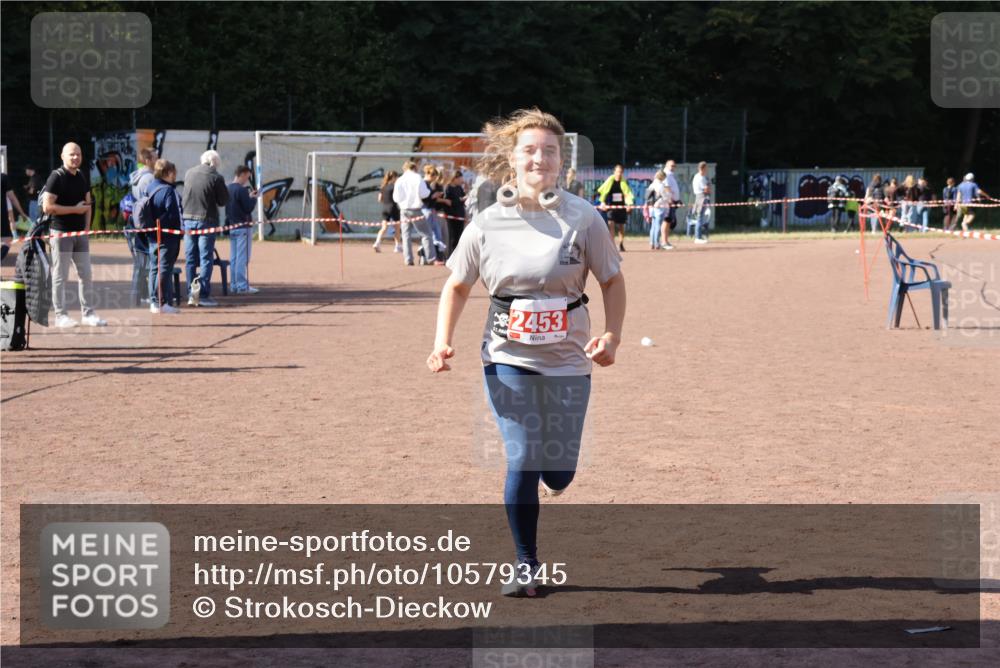 27.09.2026 - 35. Volkslauf durch das schöne Alstertal Strokosch-Dieckow http://msf.ph/oto/10579345 27.09.2026 12:49:01 Ziel 2453 meine-sportfotos.de