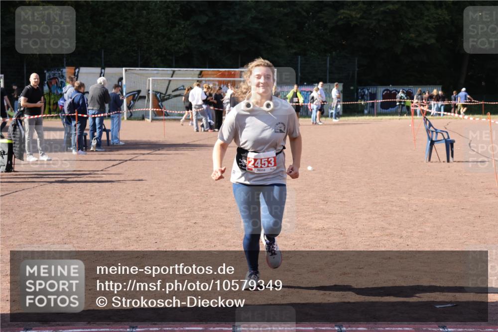 27.09.2026 - 35. Volkslauf durch das schöne Alstertal Strokosch-Dieckow http://msf.ph/oto/10579349 27.09.2026 12:49:01 Ziel 2453 meine-sportfotos.de