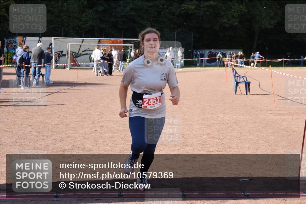 27.09.2026 - 35. Volkslauf durch das schöne Alstertal Strokosch-Dieckow http://msf.ph/oto/10579369 27.09.2026 12:49:02 Ziel 2453 meine-sportfotos.de