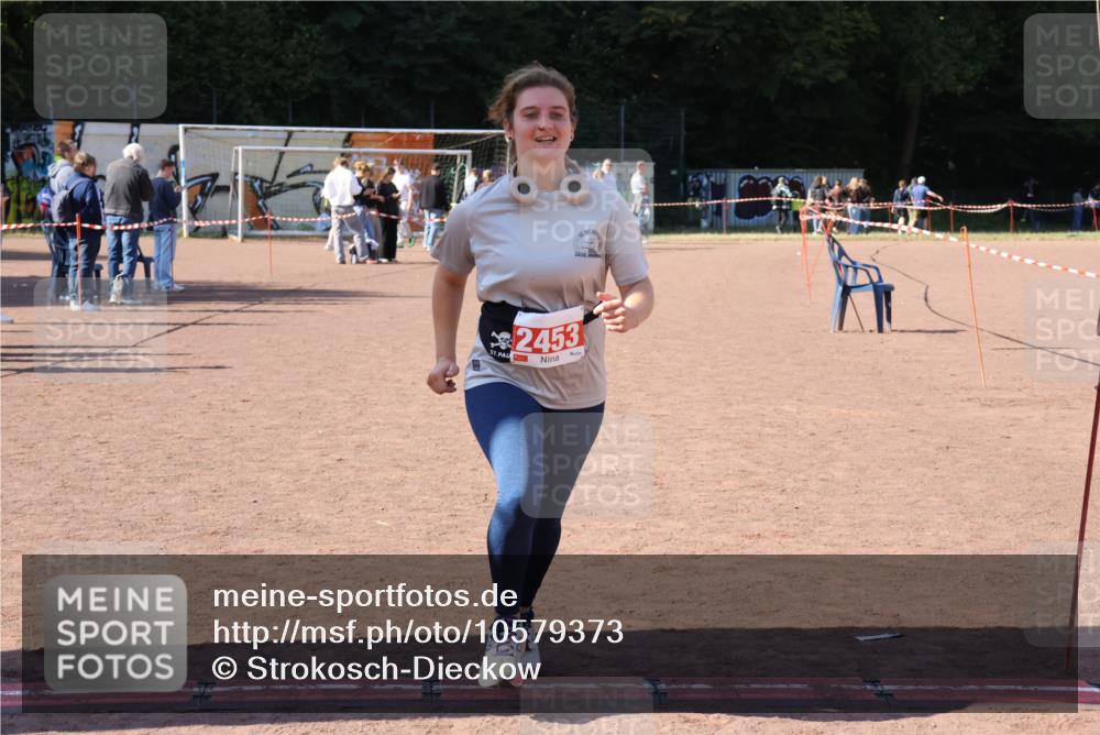 27.09.2026 - 35. Volkslauf durch das schöne Alstertal Strokosch-Dieckow http://msf.ph/oto/10579373 27.09.2026 12:49:02 Ziel 2453 meine-sportfotos.de