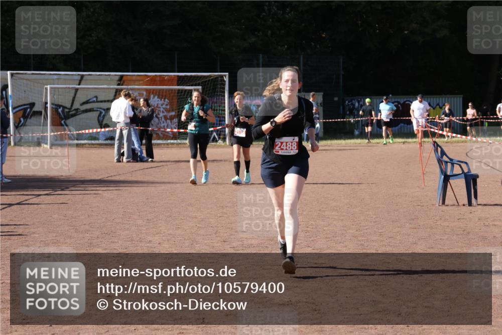 27.09.2026 - 35. Volkslauf durch das schöne Alstertal Strokosch-Dieckow http://msf.ph/oto/10579400 27.09.2026 12:49:35 Ziel 2488 meine-sportfotos.de