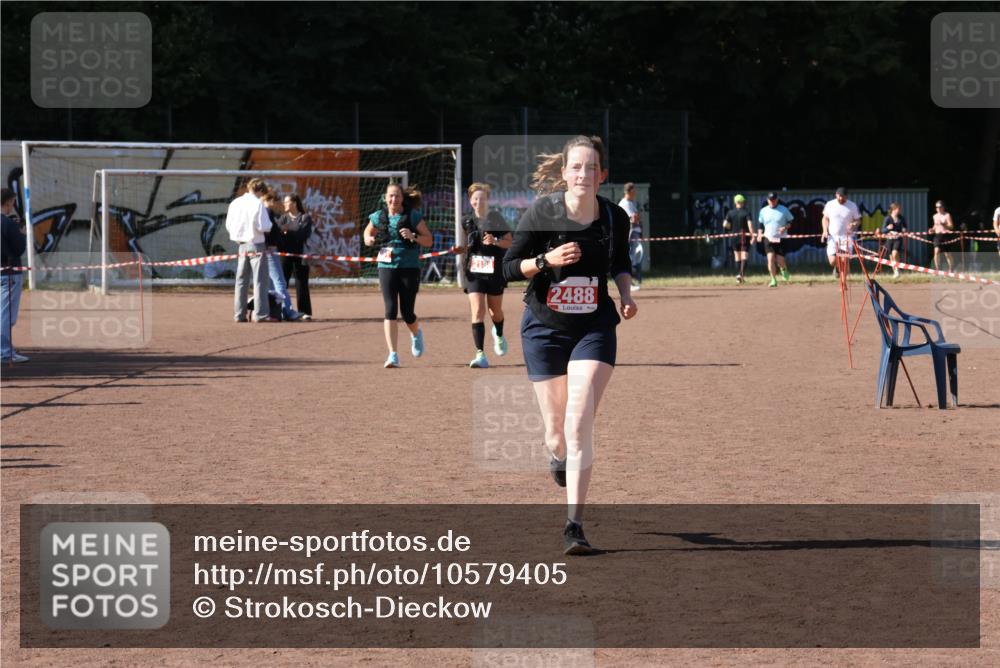27.09.2026 - 35. Volkslauf durch das schöne Alstertal Strokosch-Dieckow http://msf.ph/oto/10579405 27.09.2026 12:49:35 Ziel 2488 meine-sportfotos.de