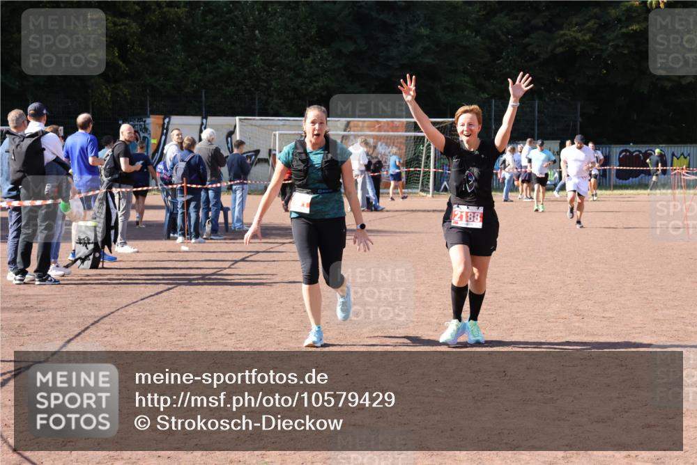 27.09.2026 - 35. Volkslauf durch das schöne Alstertal Strokosch-Dieckow http://msf.ph/oto/10579429 27.09.2026 12:49:42 Ziel 2161, 2181, 2188 meine-sportfotos.de