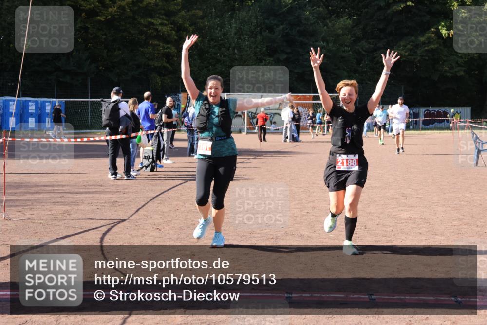 27.09.2026 - 35. Volkslauf durch das schöne Alstertal Strokosch-Dieckow http://msf.ph/oto/10579513 27.09.2026 12:49:44 Ziel 2161, 2181, 2188 meine-sportfotos.de