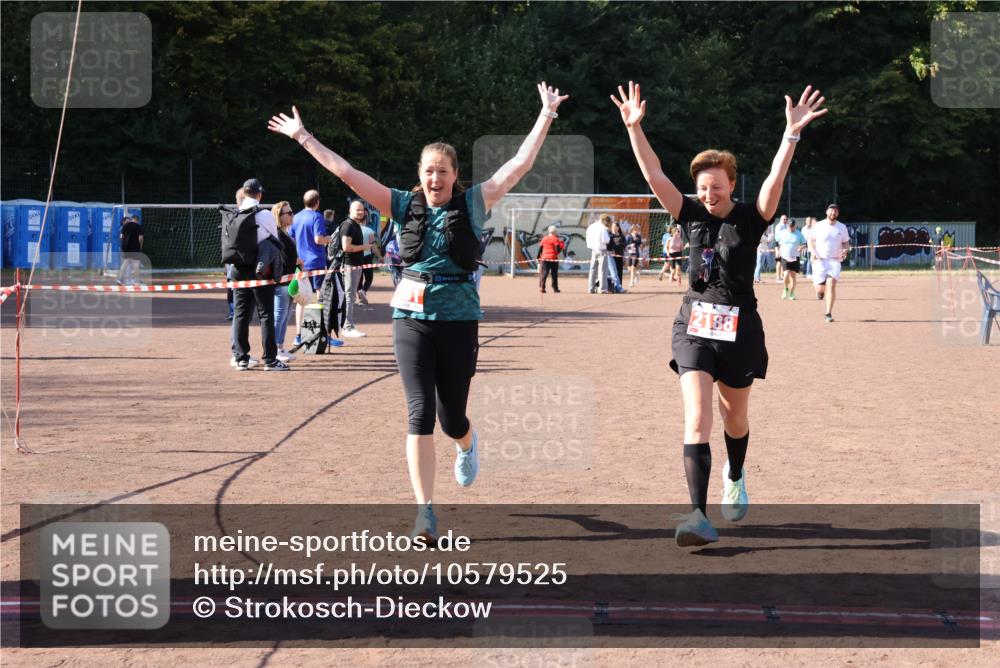 27.09.2026 - 35. Volkslauf durch das schöne Alstertal Strokosch-Dieckow http://msf.ph/oto/10579525 27.09.2026 12:49:44 Ziel 2161, 2181, 2188 meine-sportfotos.de