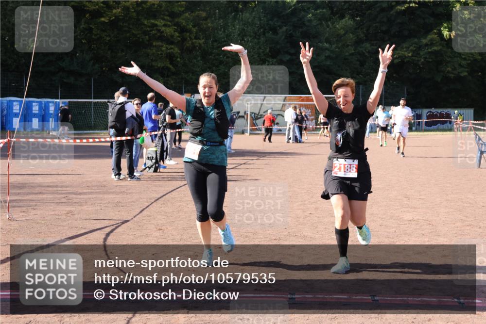 27.09.2026 - 35. Volkslauf durch das schöne Alstertal Strokosch-Dieckow http://msf.ph/oto/10579535 27.09.2026 12:49:44 Ziel 2161, 2181, 2188 meine-sportfotos.de