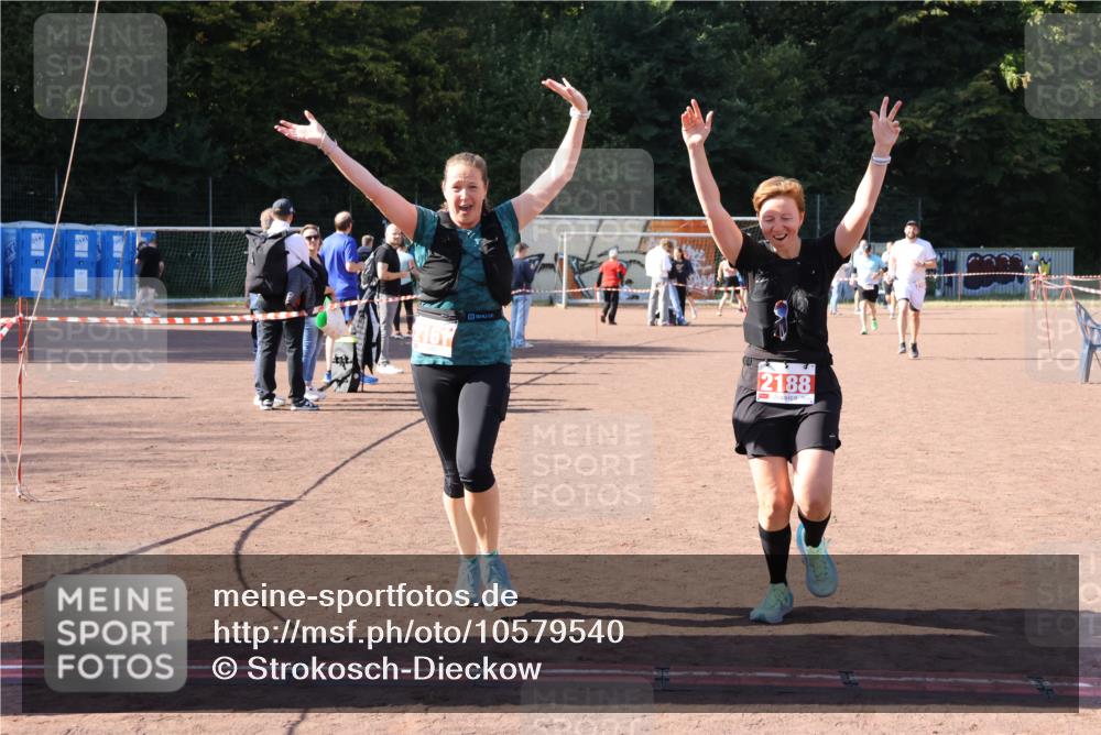 27.09.2026 - 35. Volkslauf durch das schöne Alstertal Strokosch-Dieckow http://msf.ph/oto/10579540 27.09.2026 12:49:44 Ziel 2161, 2181, 2188 meine-sportfotos.de