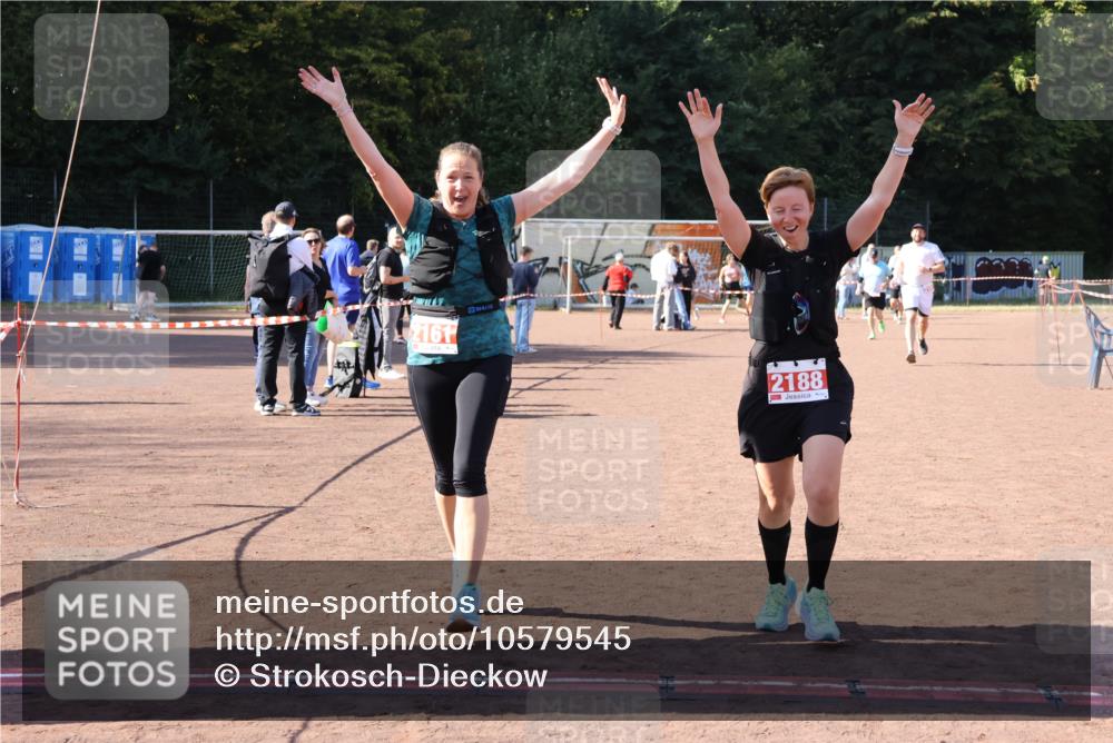 27.09.2026 - 35. Volkslauf durch das schöne Alstertal Strokosch-Dieckow http://msf.ph/oto/10579545 27.09.2026 12:49:44 Ziel 2161, 2181, 2188 meine-sportfotos.de