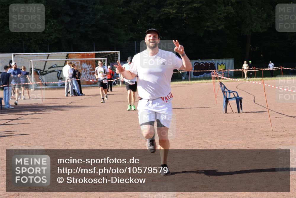 27.09.2026 - 35. Volkslauf durch das schöne Alstertal Strokosch-Dieckow http://msf.ph/oto/10579579 27.09.2026 12:49:50 Ziel 1651, 2181 meine-sportfotos.de