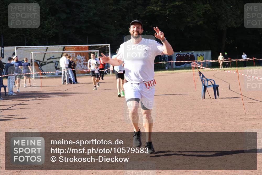 27.09.2026 - 35. Volkslauf durch das schöne Alstertal Strokosch-Dieckow http://msf.ph/oto/10579583 27.09.2026 12:49:50 Ziel 1651, 2181 meine-sportfotos.de