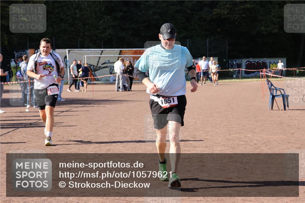 27.09.2026 - 35. Volkslauf durch das schöne Alstertal Strokosch-Dieckow http://msf.ph/oto/10579621 27.09.2026 12:49:58 Ziel 1651, 2400 meine-sportfotos.de