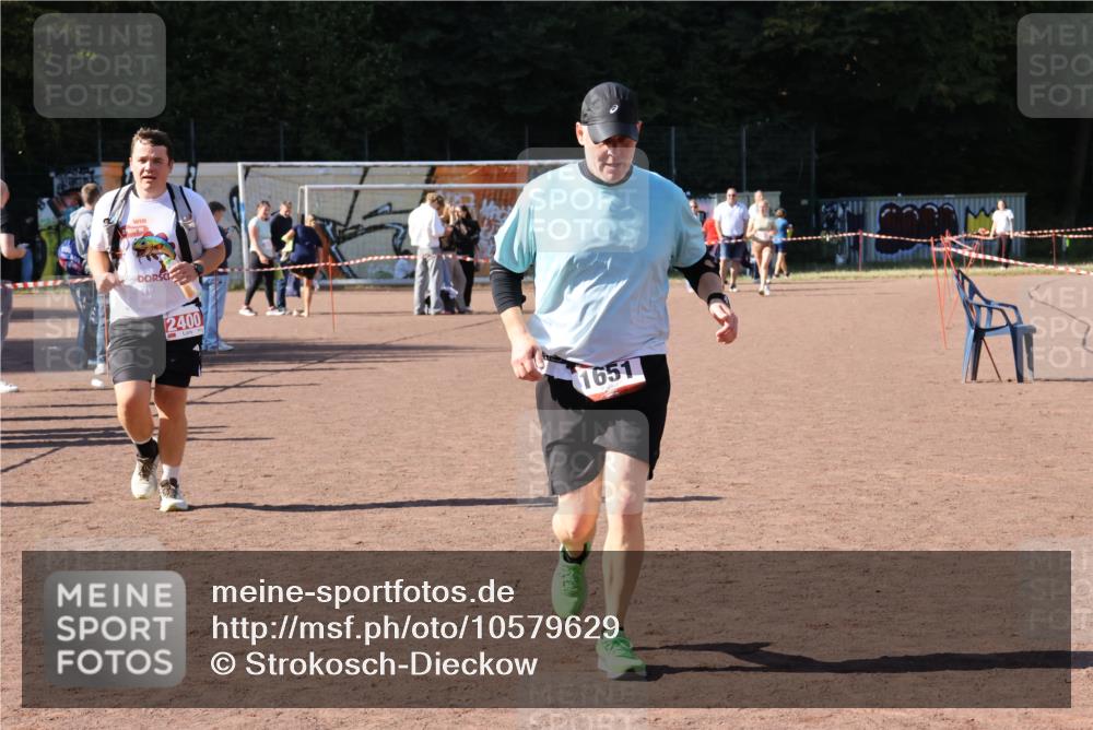 27.09.2026 - 35. Volkslauf durch das schöne Alstertal Strokosch-Dieckow http://msf.ph/oto/10579629 27.09.2026 12:49:58 Ziel 1651, 2400 meine-sportfotos.de