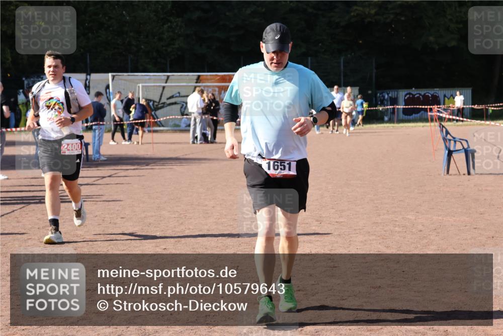 27.09.2026 - 35. Volkslauf durch das schöne Alstertal Strokosch-Dieckow http://msf.ph/oto/10579643 27.09.2026 12:49:58 Ziel 1651, 2400 meine-sportfotos.de