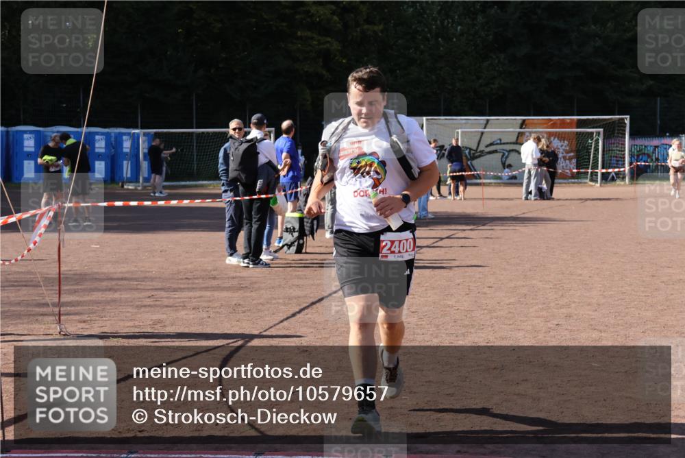 27.09.2026 - 35. Volkslauf durch das schöne Alstertal Strokosch-Dieckow http://msf.ph/oto/10579657 27.09.2026 12:50:00 Ziel 1651, 2400 meine-sportfotos.de