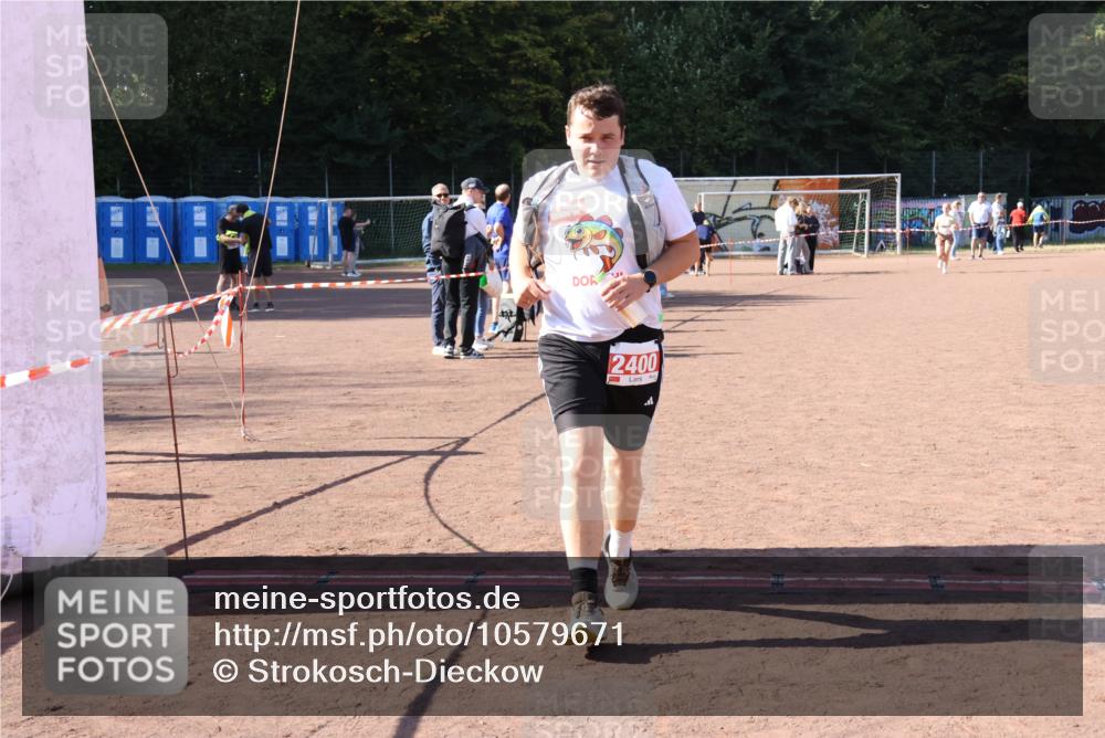 27.09.2026 - 35. Volkslauf durch das schöne Alstertal Strokosch-Dieckow http://msf.ph/oto/10579671 27.09.2026 12:50:01 Ziel 1651, 2400 meine-sportfotos.de