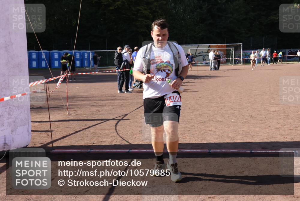 27.09.2026 - 35. Volkslauf durch das schöne Alstertal Strokosch-Dieckow http://msf.ph/oto/10579685 27.09.2026 12:50:01 Ziel 1651, 2400 meine-sportfotos.de