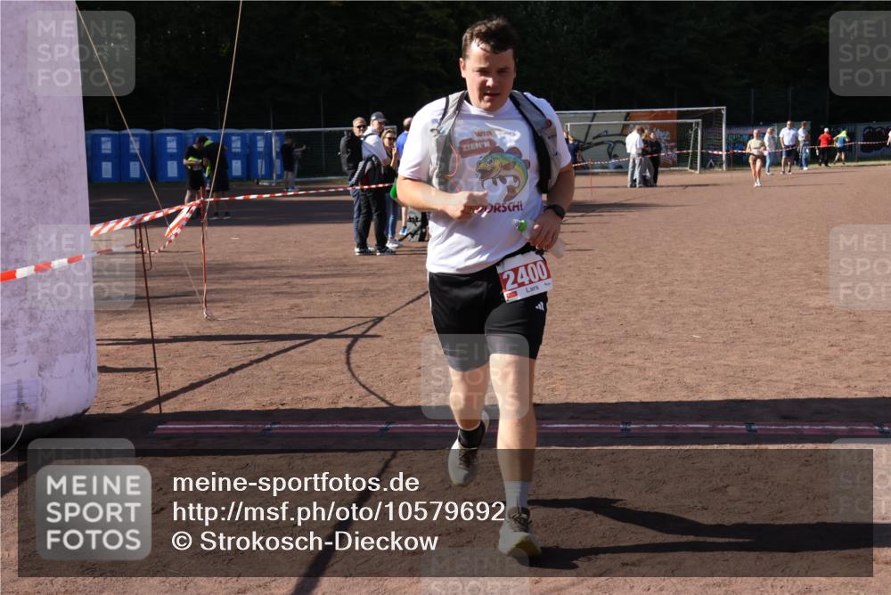 27.09.2026 - 35. Volkslauf durch das schöne Alstertal Strokosch-Dieckow http://msf.ph/oto/10579692 27.09.2026 12:50:01 Ziel 1651, 2400 meine-sportfotos.de