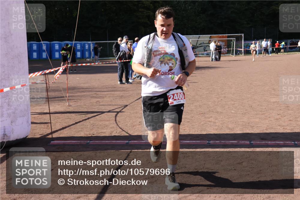 27.09.2026 - 35. Volkslauf durch das schöne Alstertal Strokosch-Dieckow http://msf.ph/oto/10579696 27.09.2026 12:50:01 Ziel 1651, 2400 meine-sportfotos.de