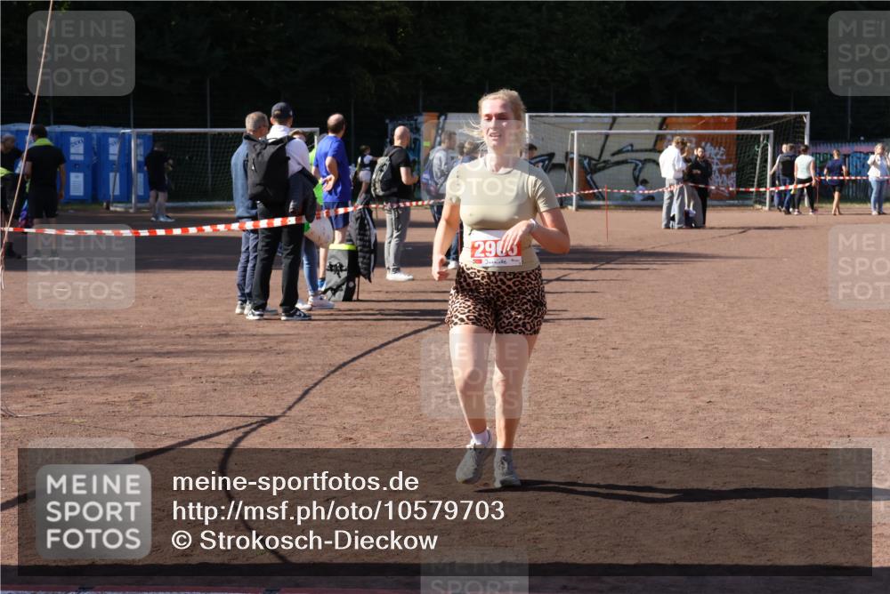27.09.2026 - 35. Volkslauf durch das schöne Alstertal Strokosch-Dieckow http://msf.ph/oto/10579703 27.09.2026 12:50:13 Ziel 2965 meine-sportfotos.de